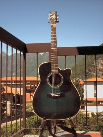 YAMAHA ACUSTICA AMPLIFICATA